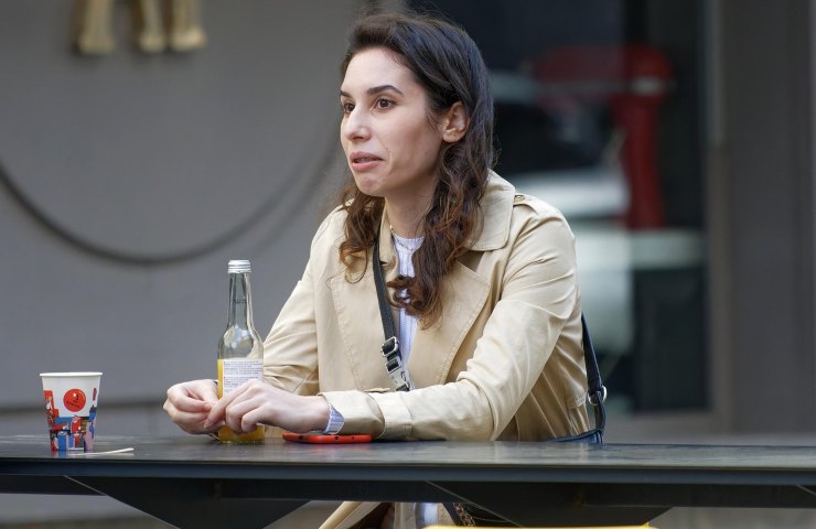Ragazza al bar